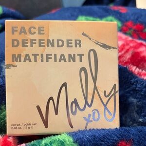 New Mally Beauty Face Defender Primer to Light Powder finish. Matifiant